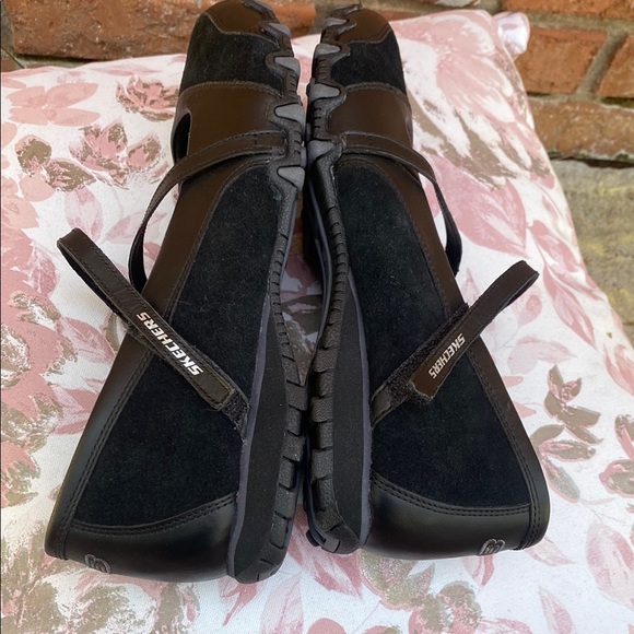Skechers Women's Black Mary Jane Shoes Sz 9.5 - Picture 5 of 6